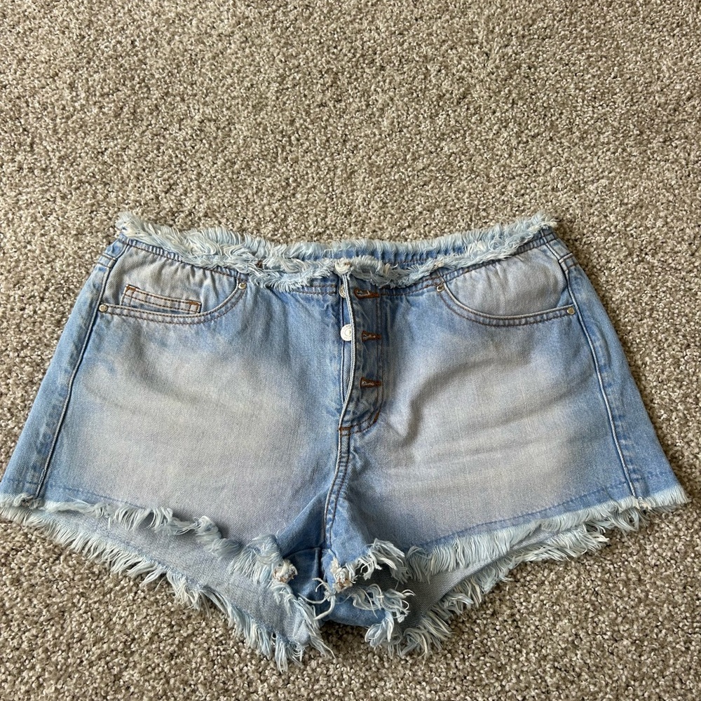 GUESS Denim Shorts size 28